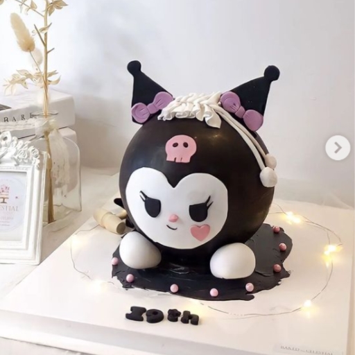 Bánh được tạo hình Kuromi với chất liệu gumpaste màu đen