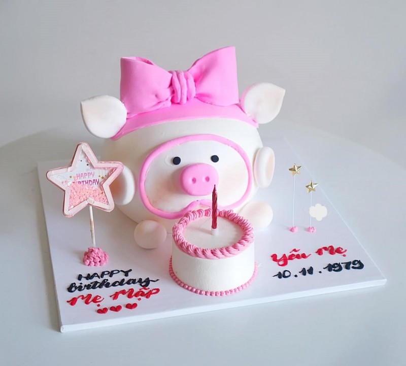 Bánh sinh nhật hình con lợn dễ thương