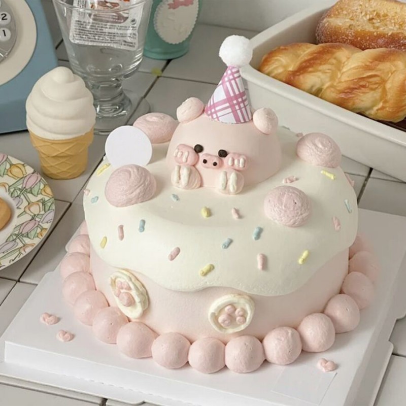 Bánh sinh nhật hình con lợn màu hồng cute cho bé