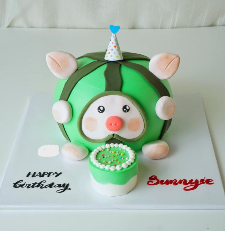 Bánh sinh nhật hình con lợn màu xanh lá