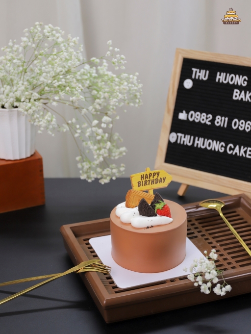 Bánh sinh nhật mini màu nâu