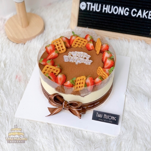 Bánh sinh nhật Tiramisu trang trí đơn giản bằng trái cây