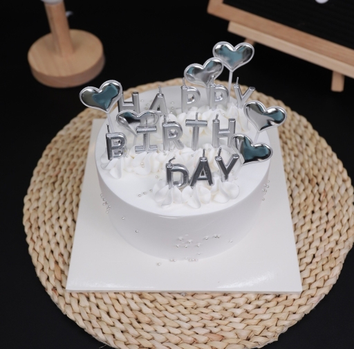 Bánh sinh nhật trang trí nến Happy Birthday
