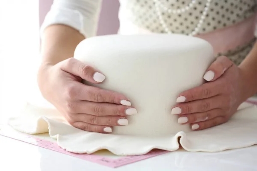 Chuẩn bị đầy đủ nguyên liệu và dụng cụ để làm Fondant 