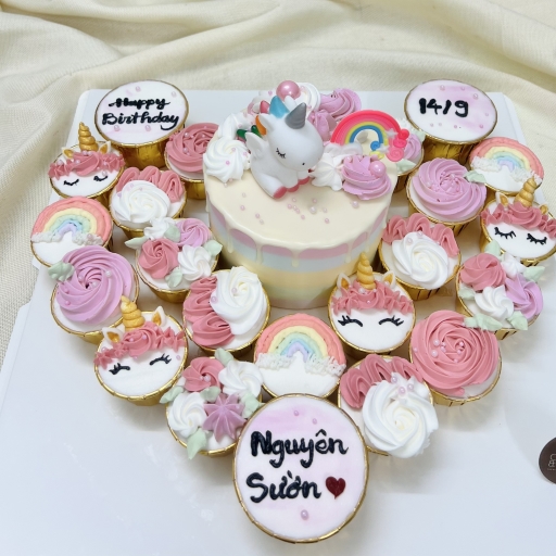 Mẫu bánh sinh nhật chủ đề ngựa pony cho bé gái