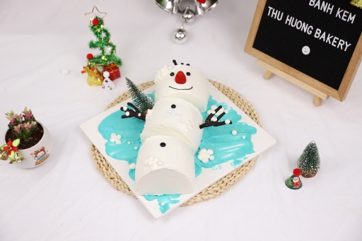 Bánh kem ngày Noel tạo hình người tuyết sáng tạo