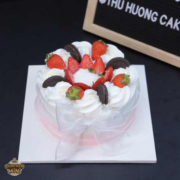Bánh sinh nhật Hàn Quốc trang trí hoa quả - Thu Hường bakery